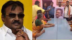 எழுந்துவாங்க கேப்டன்! விஜயகாந்த் நலம்பெற வேலூர் முதியோர் இல்லத்தில் பிரார்த்தனை! கலங்கிய கண்கள் 