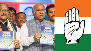 தெலுங்கானா சட்டசபை தேர்தல்: மகளிருக்கு மாதம் ரூ.2,500, இலவச பஸ் பயணம்.. காங் தேர்தல் அறிக்கை 