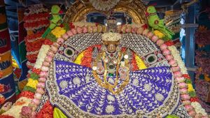 திருச்சானூர் பத்மாவதி தாயார்... தேரோட்டம் கோலாகலம்.. அழகைக் காண கண் கோடி வேண்டும் 