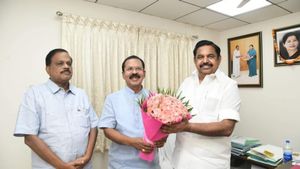  ஆளுங்கட்சியில் இருந்தே ஆளை தூக்கிய எடப்பாடி.. ‘டைவ்’ அடித்த மாநில நிர்வாகி.. பயங்கர ஷாக்கில் திமுக!