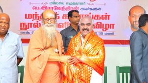 அமைச்சரை வழிமறித்து ஆவேசம் காட்டிய திமுக நிர்வாகி! ஊரெங்கும் உட்கட்சி பூசல்! என்ன தான் நடக்குது? 