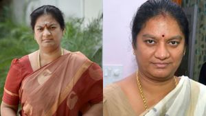 தூத்துக்குடி வெள்ளம்.. களத்தில் இறங்கிய சசிகலா புஷ்பா.. ரூ.1000 கோடி என்ன ஆச்சு.. கடும் விளாசல்
