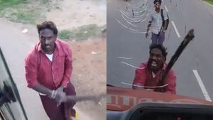  ரஞ்சனாவை விடுங்க.. ஃபுல் போதையில் அரசு பஸ் கண்ணாடியை நொறுக்கி அலப்பறை கிளப்பிய குரு: தூக்கிய போலீஸ்!
