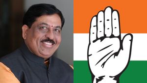 கர்நாடகாவில் கவிழும் காங்கிரஸ் ஆட்சி? பாஜக தொடர்பில் 50 எம்எல்ஏக்களாமே! பகீர் கிளப்பிய மூத்த தலைவர் 