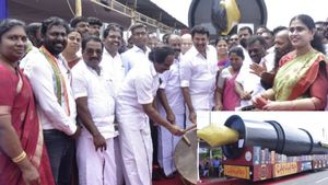 கன்னியாகுமரியில் புறப்பட்ட 'முத்தமிழ்த் தேர்'.. முரசு கொட்டிய 4 அமைச்சர்கள்! டிச.4 வரை நான்-ஸ்டாப்! 