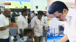 கிரிக்கெட் போட்டிக்கு நடுவிலும் தீயாய் வேலைபார்த்த திமுகவினர்.. மதுரை தமுக்கத்தில் நடந்த சம்பவம் 