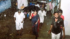 கொட்டிய மழையிலும் கனிமொழியின் மக்கள் களம் நிகழ்ச்சி! மத்தியில் திராவிட மாடல் ஆட்சி வரும் என பேச்சு! 
