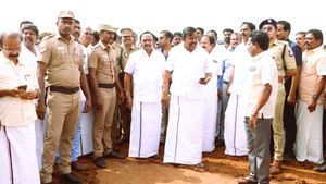 அமைச்சர் கே.என்.நேருவுக்கு வந்த கோபம்! பந்தல் அமைக்கும் ஊழியருக்கு ஆபாச வார்த்தைகளால் அர்ச்சனை! 