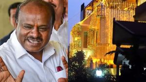 திருட்டு மின்சாரத்தில் வீட்டில் 'லைட்’ அலங்காரம்.. சர்ச்சையில் சிக்கிய குமாரசாமி! பாய்ந்து வந்த காங்