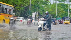ஆரஞ்சு அலர்ட்..  கேரளாவில் கொட்டப்போகும் மிக கனமழை..  வானிலை ஆய்வு மையம் எச்சரிக்கை 