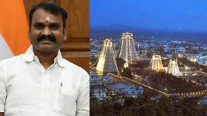 தீமையின் இருள் நீங்கி நன்மையின் ஒளி வீசட்டும்! எல்.முருகன் கார்த்திகை தீபத் திருநாள் வாழ்த்து! 