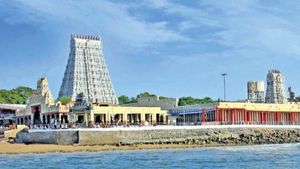 திருச்செந்தூர் முருகன் கோயிலில் ரூ 1000 டிக்கெட் விவகாரம்! தவறாக வீடியோ வெளியிட்டவர் மீது புகார் 