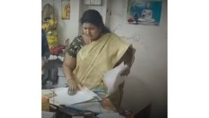 கோவை சித்ரா.. 'கைராசி டாக்டர்'.. எஸ்எஸ்எல்சியே படிக்காதவரிடம் 20 வருடமாக ஏமாந்த திண்டுக்கல் 