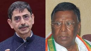 ஆளுநர் ரவி மிரண்டு போய்விட்டார்! சட்ட மசோதாக்களுக்கு ஒப்புதல் தருவதை தவிர வேறு வழி இல்லை -நாராயணசாமி 
