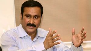 “மிஸ்ட்ரி”யான அன்புமணி அரசியல்.. திமுக, அதிமுக, காங்கிரஸ் மீது சரமாரி அட்டாக்! பாஜக மிஸ்ஸாகுதே 