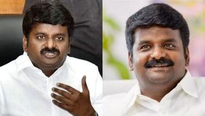 அதிமுக முன்னாள் அமைச்சர் சி.விஜயபாஸ்கர் மருத்துவமனையில் அனுமதி.. டெங்கு காய்ச்சல் என தகவல் 
