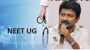 உதயநிதியின் காரை திடீரென வழிமறித்த ஆசிரியர்.. அமைச்சருக்கே நீட் ரகசியத்தை சொன்ன சுவாரஸ்யம் 