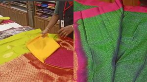 பழைய ஸ்டைல மாற்றுங்க! இனி இது தாங்க டிரெண்ட்! தீபாவளி புது வரவு புடவைகள்! கலக்கல் கலெக்‌ஷன்ஸ்