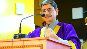 எதிர்ப்பு கிடக்கட்டும்! பாரபட்சமற்ற சனாதன கலாசாரத்தை இளைஞர்களே- பின்பற்றுங்க.. ஆளுநர் ஆர்.என்.ரவி 