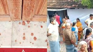 விருதுநகர் விக்கித்தது.. வாசலில் சிவப்பா? அதிகாலையில் அலறிய அருப்புக்கோட்டை.. விழுந்தடித்து ஓடிய ஜனம் 