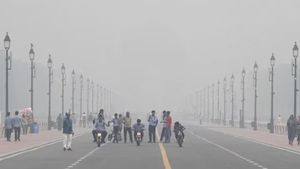 டெல்லியில் காற்று மாசு.. மூச்சுத்திணறல்.. மருத்துவமனைக்கு படையெடுக்கும் மக்கள்.. வாகனகள் நுழைய தடை 