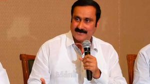 கொடூரம்.. “சிறுமிக்கு கை விலங்கிட்ட ஊட்டி போலீஸ்!” பாலியல் குற்றவாளிக்கு ஆதரவு என அன்புமணி பகீர் 