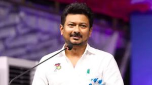 அமைச்சர் உதயநிதிக்கு வாட்ஸ் அப்பில் மிரட்டல்... முன்னாள் பாஜக நிர்வாகியை தட்டி தூக்கிய போலீஸ் 