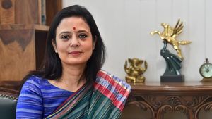 முடிந்தது.. பதவி நீக்கப்படும் மஹுவா மொய்த்ரா எம்பி? சபாநாயகர் கையில் விசாரணை அறிக்கை! அடுத்து என்ன? 