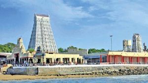 திருச்செந்தூர் முருகன் கோயிலுக்கு வரும் பக்தர்கள் கடலில் குளிக்க தடை! போலீஸார் குவிப்பு? என்னாச்சு? 