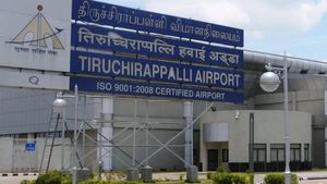 “தங்க வேட்டை”.. கடத்தல் கோட்டையான திருச்சி ஏர்போர்ட்! 3 சுங்கத் துறை அதிகாரிகள் அதிரடியாக மாற்றம் 
