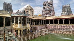 மதுரை மீனாட்சி அம்மன் கோயிலில் இரவில் பதுங்கிய போதை இளைஞர்! விடிந்ததும் நடந்த ட்விஸ்ட்! என்ன பாருங்க