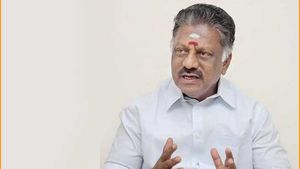 எல்லா பக்கமும் கேட்.. எடப்பாடிக்கு தூது? “பொய்.. பொய்.. அந்த எண்ணமே கிடையாது”.. எகிறிய ஓபிஎஸ்!