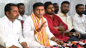 இப்படியே தினமும் ஓடிப் போனா எப்படி?  தெலுங்கானா பாஜக செய்தித் தொடர்பாளர் பிஆர்எஸ்-க்கு தாவல் 