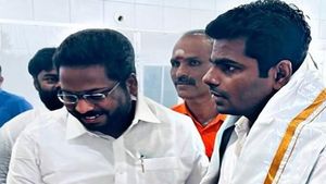 அண்ணாமலையை வரவேற்க காத்திருந்த திருச்சி சூர்யா.. திடீரென போலீஸ் செய்த சம்பவம்.. நொந்துபோய் பதிவு  