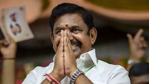‛‛தங்கவாள்’’.. எடப்பாடிக்கு சிறுபான்மை மக்களின் பாதுகாவலர் விருது வழங்கல்.. கொடுத்தது யார் தெரியுமா 
