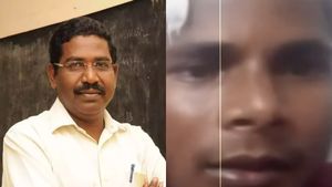 சாதி விஷம்.. பாடகர் பிரகாஷ் மீது தாக்குதல்! பயங்கரவாத தடுப்பு சட்டத்தில் கைது செய்யக்கோரும் விசிக 