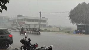 அரபிக்கடலில் உருவான குறைந்த காற்றழுத்த தாழ்வு.. தீபாவளிக்கு எங்கெங்கு மழை.. 11 மாவட்ட மக்கள் உஷார்!