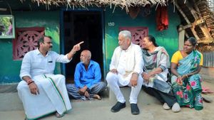 குன்னூர் -மேட்டுப்பாளையம் சாலையில் மண் சரிவு! 2 மணி நேரம் நடுவழியில் சிக்கித் தவித்த எல்.முருகன்! 