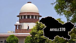 அனல் பறந்த ஜம்மு காஷ்மீர்: 370-வது சட்டப் பிரிவு ரத்து வழக்கு- நீதிபதிகள் கேள்விகள்- வாதங்கள் என்ன?