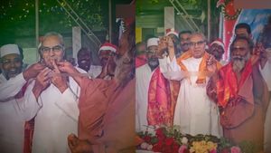  சமயம் கடந்து கொண்டாடப்பட்ட சமத்துவ கிறிஸ்துமஸ்! கோவையில் நெகிழ்ச்சி! வாழ்த்து கூறி மகிழ்ந்த மக்கள் 