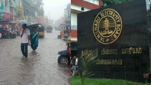 நோட் பண்ணுங்க இந்த நம்பரை உடனே.. மின்சார வாரியம் தந்த அவசர அறிவிப்பு.. தென்னகத்தையே 