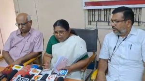 லஞ்சத்துடன் சிக்கிய ED அதிகாரி! 'மெச்சூரிட்டி' அட்வைஸ் சொன்ன அண்ணாமலை! திண்டுக்கல் பாலபாரதி விளாசல்!