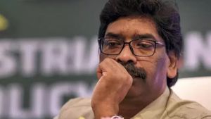 பண மோசடி: ஜார்க்கண்ட் முதல்வர் ஹேமந்த் சோரன் நாளை ஆஜராக அமலாக்கத்துறை 6-வது முறையாக சம்மன்!
