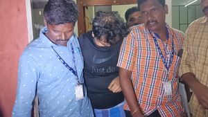 லஞ்சத்துடன் சிக்கிய ED அதிகாரி-15 மணிநேரம் தீவிர விசாரணை- 15 நாட்கள் ஜெயிலில் அடைக்க கோர்ட் உத்தரவு! 