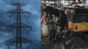 விடாது பெய்யும் பெருமழை.. 24 மணி நேரமாக இருளில் மூழ்கிய திசையன்விளை தாலுகா.. தொலைதொடர்பும் துண்டிப்பு 