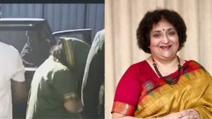 நான் முக்காடு போடல.. வெயிலுக்கு துப்பட்டாவை தலையில் அணிந்தேன்.. வீடியோவை மறுத்த லதா ரஜினிகாந்த்