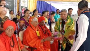 பாஜகவுக்கு ஷாக்- ஜாதிவாரி கணக்கெடுப்பில் 'இந்து' இல்லை என சொல்லுங்க- 'லிங்காயத்' மாநாடு தீர்மானம்! 
