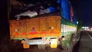 மதுரை ரயில் நிலையத்தில் மனைவியிடம் கோபித்துக் கொண்டு, லாரிக்கு அடியில் படுத்த ஐடி ஊழியர்.. சோகம்