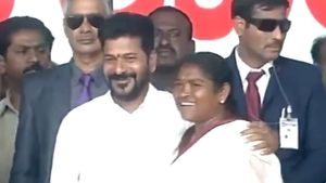 தெலுங்கானா:ஆளுநர் தமிழிசையை மெர்சலாக்கிய ஆரவாரம்.. ஸ்டேடியமே முழக்கங்களால் அதிர பதவியேற்ற 'சீதாக்கா' 