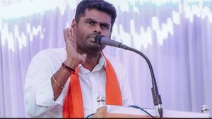  ஐ.டி கார்டை காட்டலயே.. அவங்க விஜிலென்சா? அமைச்சர் ஆட்களா? CCTV இருக்கு! சந்தேகம் கிளப்பும் அண்ணாமலை!
